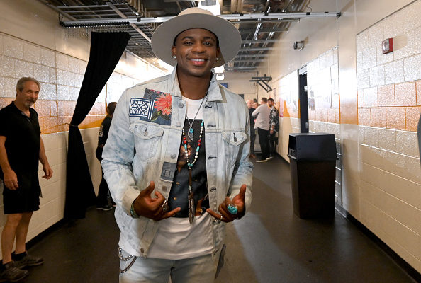 Jimmie Allen & Fiancée Welcome 1st Child Together on Same Day “Make Me Want To” Hits #1